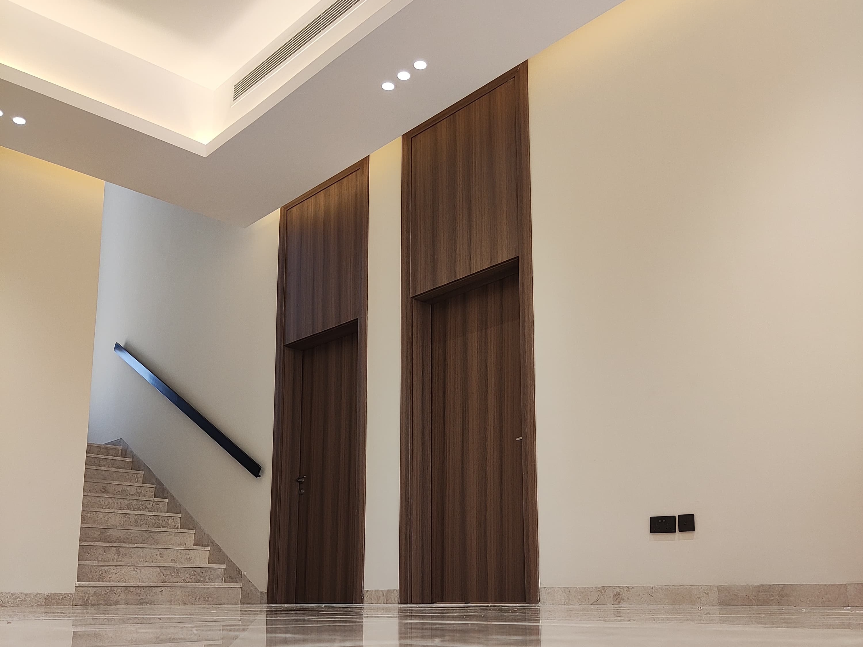 Cửa WPC của UAE 1